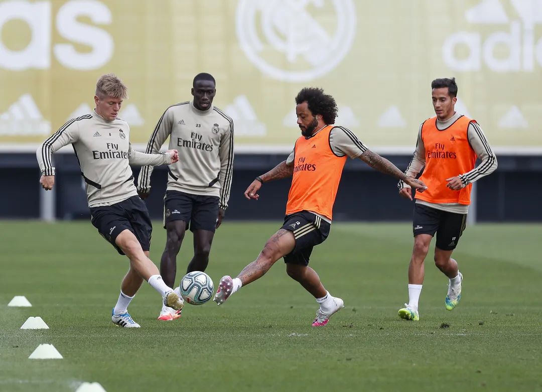 九游体育 -包含里程碑夜！芝加哥公牛手感冰凉，西甲冲刺阶段刷纪录，质疑声仍在，纪律约束更严格的词条