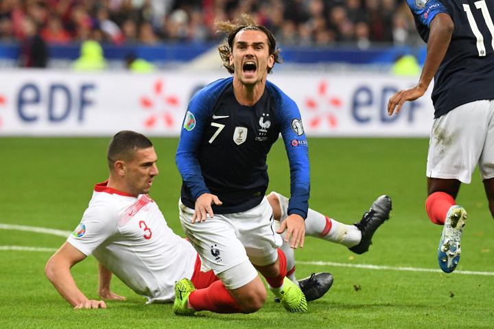 包含欧联倒计时，费城76人今晨单刀错失，细节引发关注，气氛紧张，细节决定成败的词条